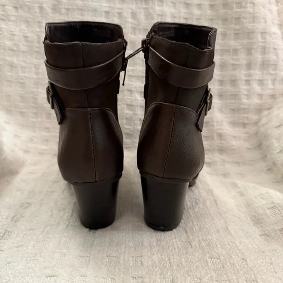 A2 Aerosoles Ankle Boots Invitation Brown Faux Leather Side Zip Heels - Picture 5 of 14